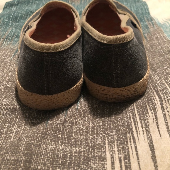 Roxy Atlanta slip ons - Picture 3 of 8